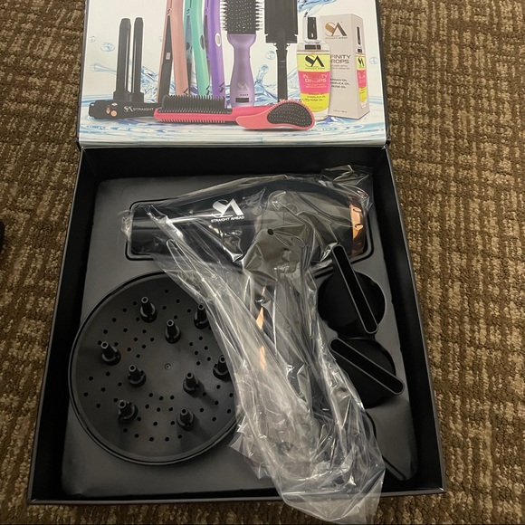 Hair straightener, blow dryer, 3in1 brush, shampoo and conditioner